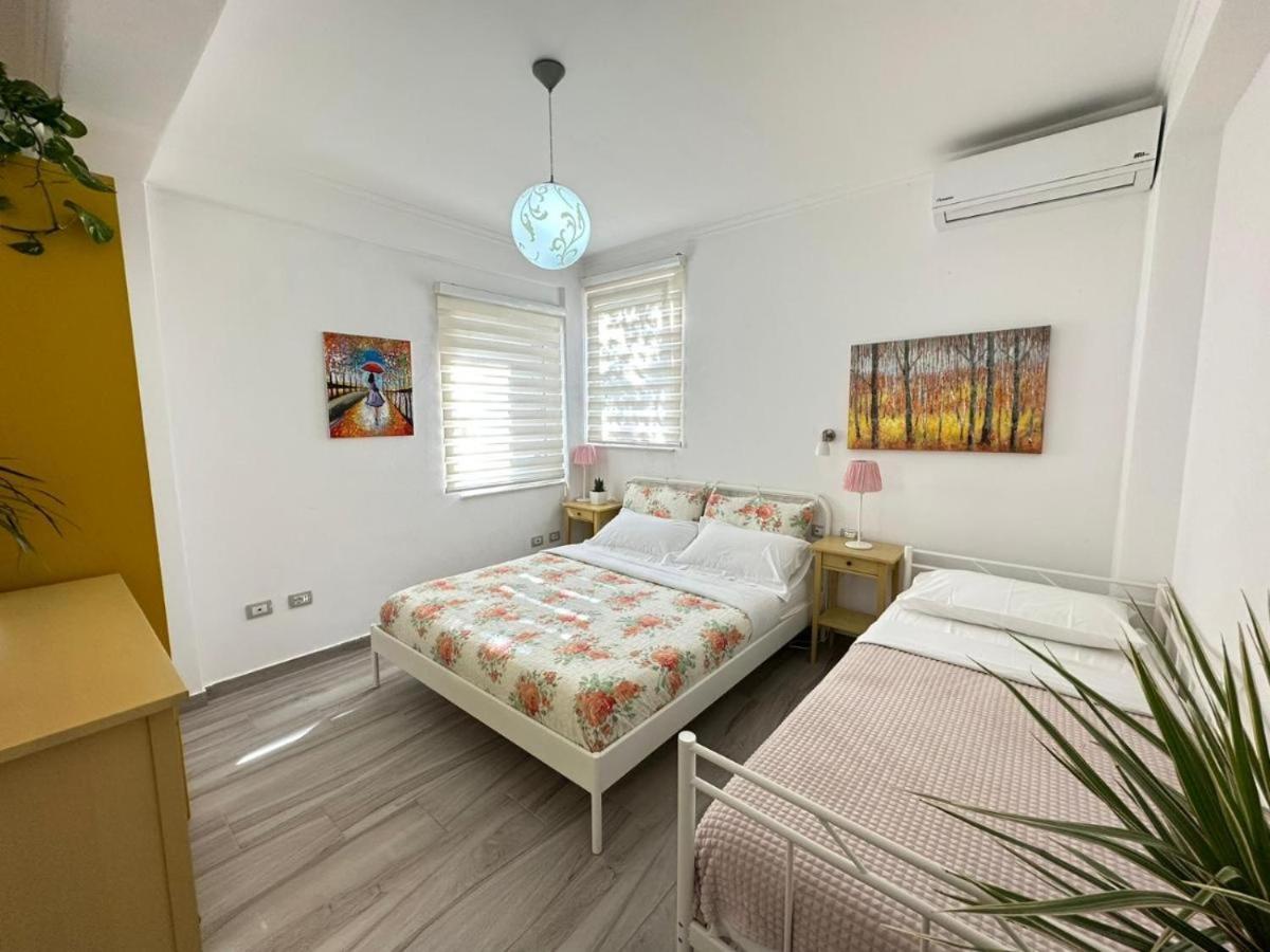 Sofia'S Holiday Apartment Vlorë Exteriör bild