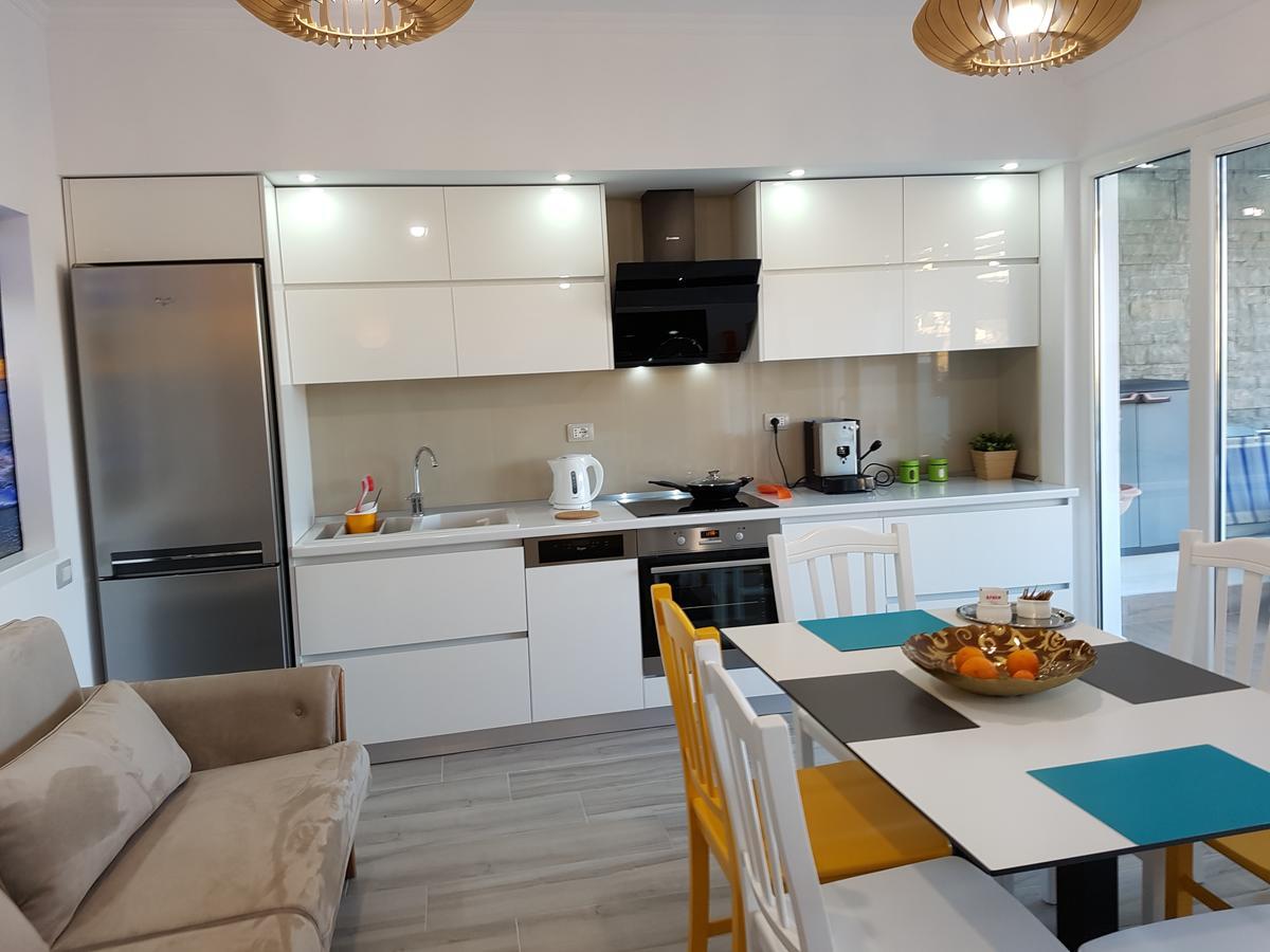 Sofia'S Holiday Apartment Vlorë Exteriör bild